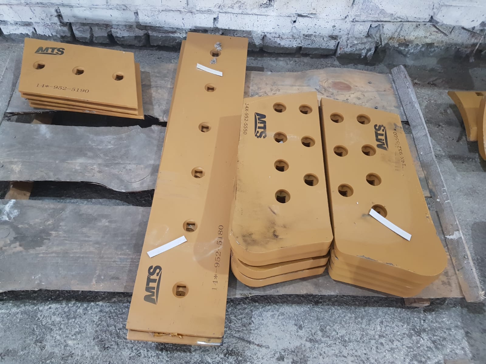 Нож подрезной 14X-952-5190/14X-952-5210/Komatsu D65EX/Komatsu D65EX Нож подрезной 14X-952-5190/14X-952-5210/Komatsu D65EX/Komatsu D65EX